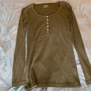 Ladies- Time and Tru. Henley thermal. Sz S.